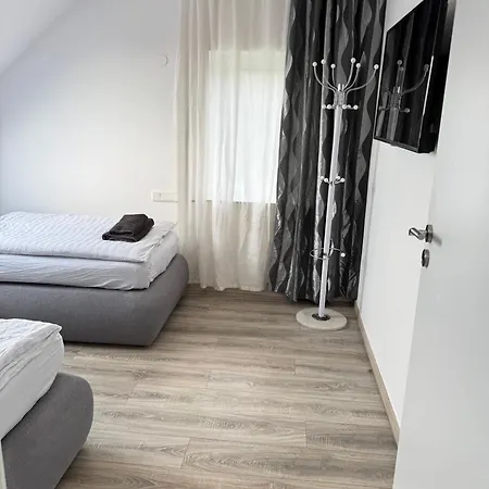 - Free Parking - Wifi - Kitchen Apartment